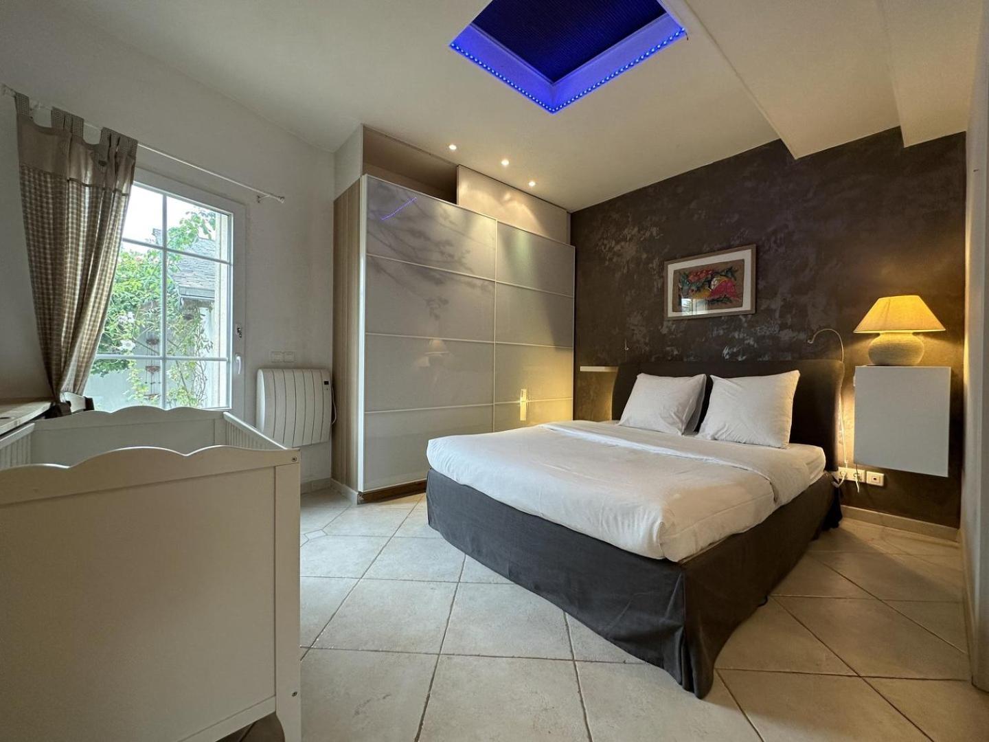 Hotel La Maison Des Lumieres Chartres Esterno foto