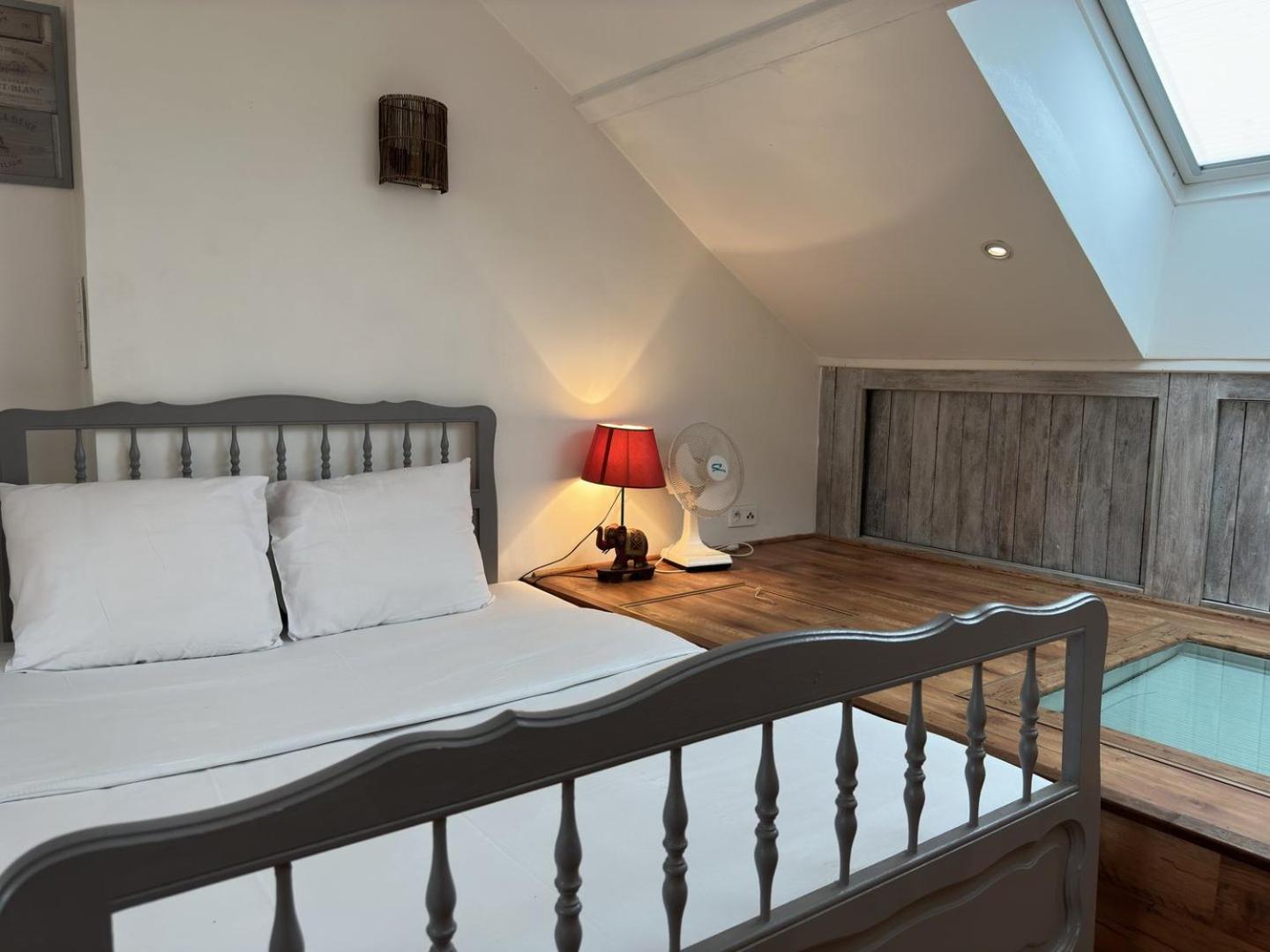Hotel La Maison Des Lumieres Chartres Esterno foto