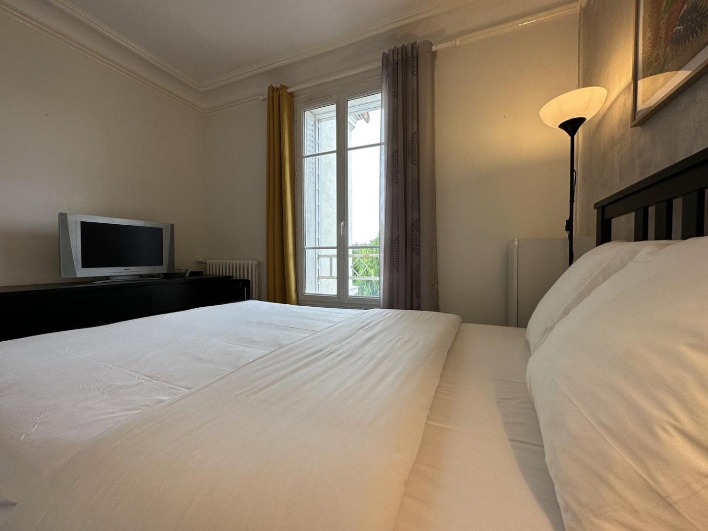 Hotel La Maison Des Lumieres Chartres Esterno foto